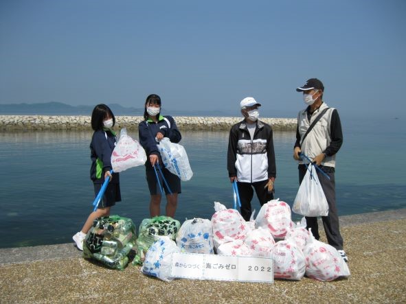 粟井・河野海岸クリーンアップ会が粟井海岸、河野海岸周辺で海岸清掃を実施しました！