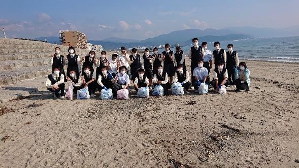 愛媛県立伊予高等学校が伊予郡松前町新立海岸岸で海岸清掃を実施しました！