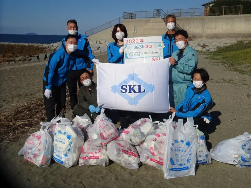 住鉱物流株式会社が新居浜市垣生海岸で海岸清掃を実施しました！