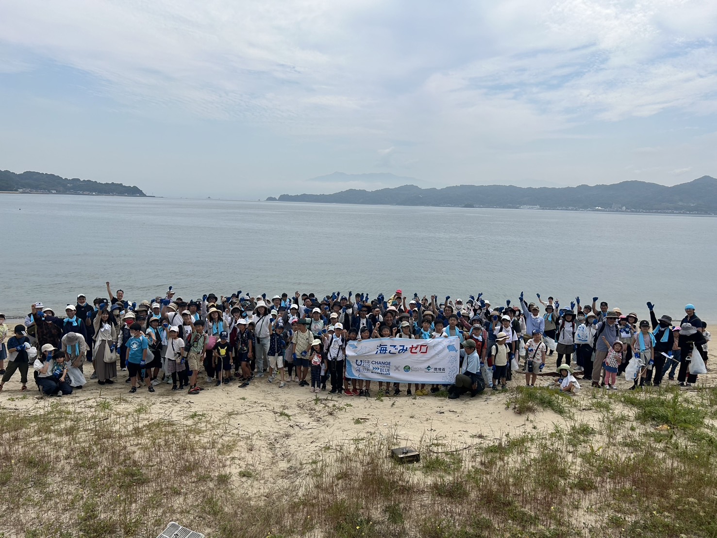 海と日本プロジェクトinえひめが興居島で清掃活動を行いました！