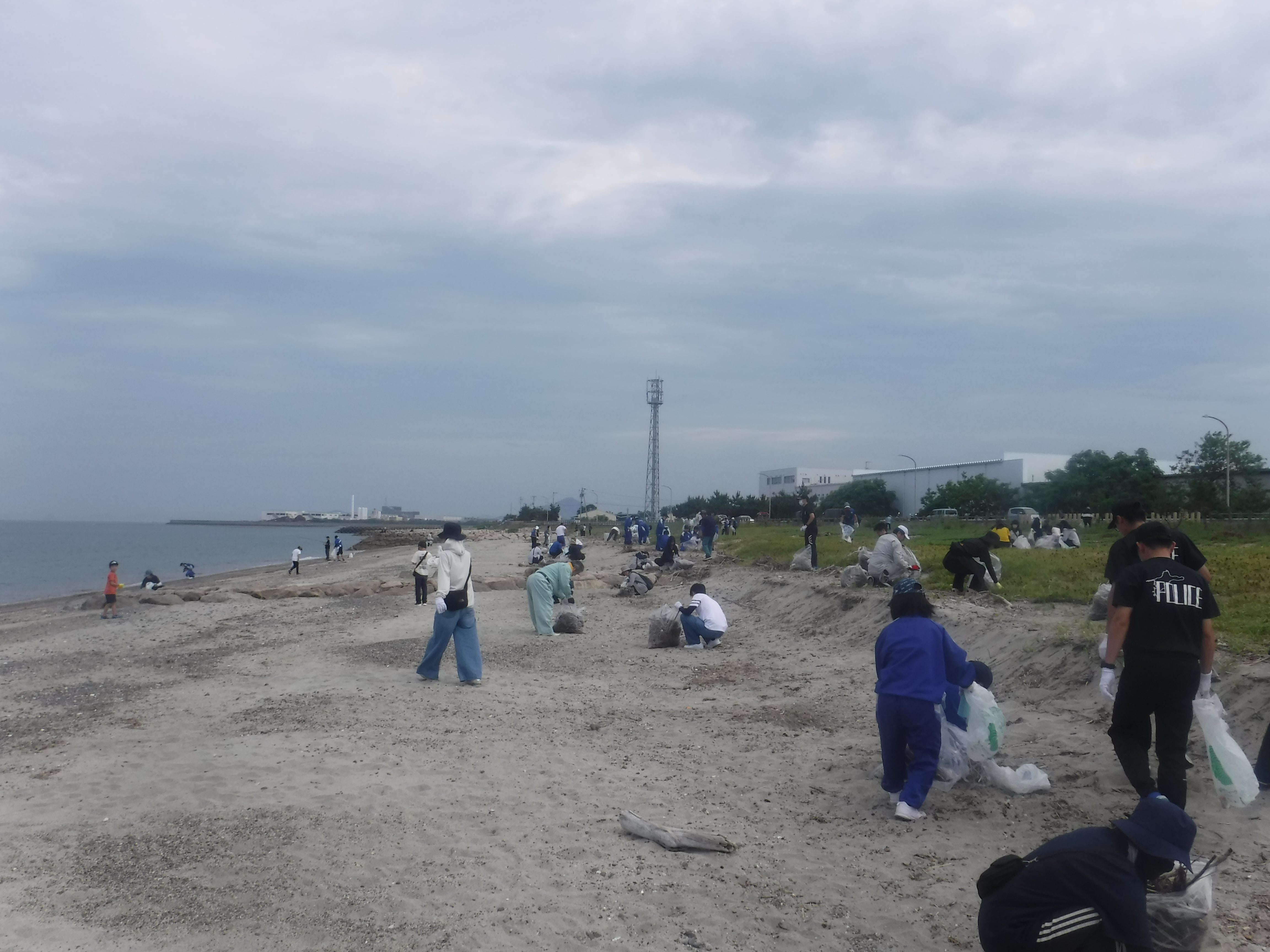 松前町役場が今治市小浦町 本社工場、波方工場　周辺松前町 塩屋海岸、北黒田・新立海岸、内港で清掃活動を行いました！